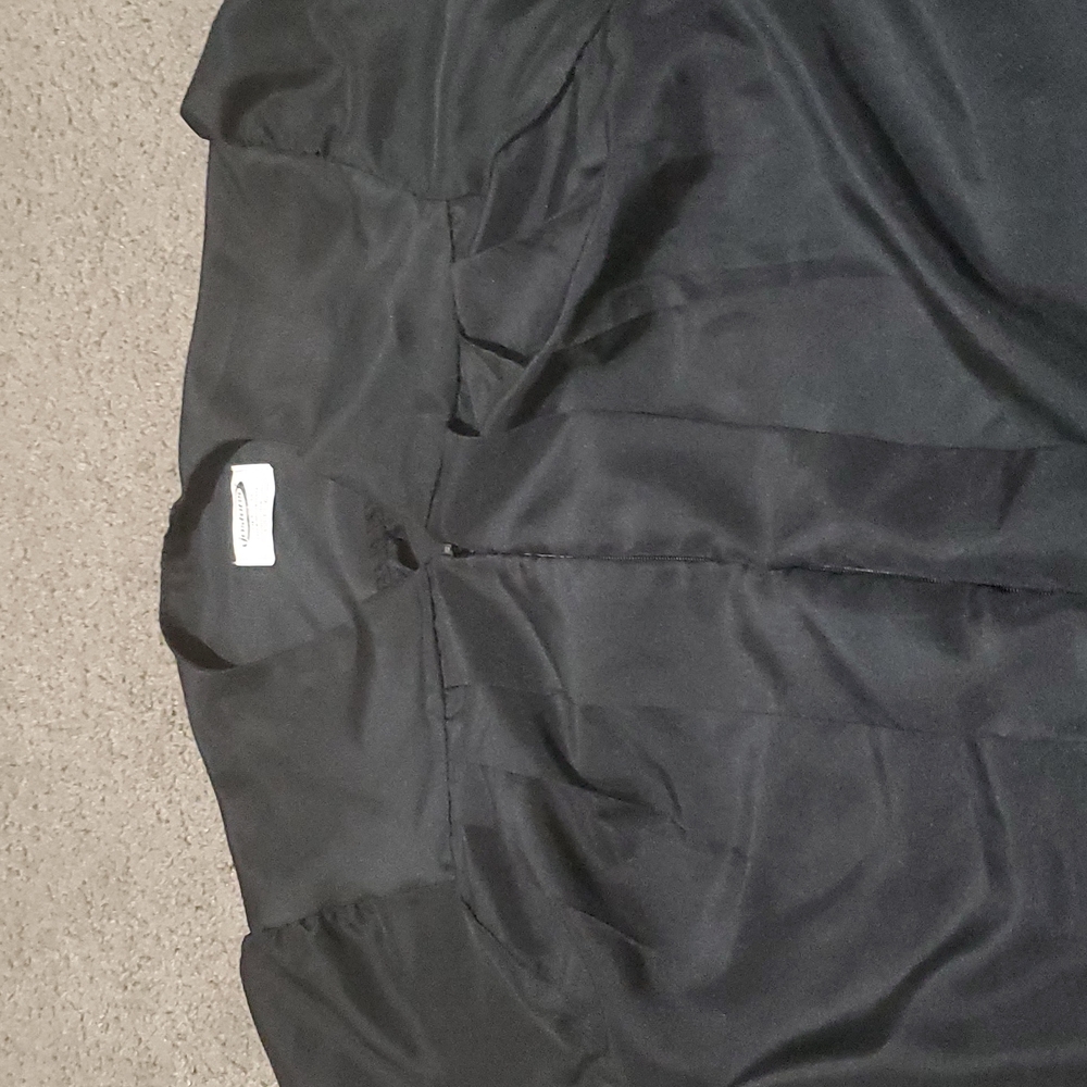 Graduation gown - Picture 3 of 5